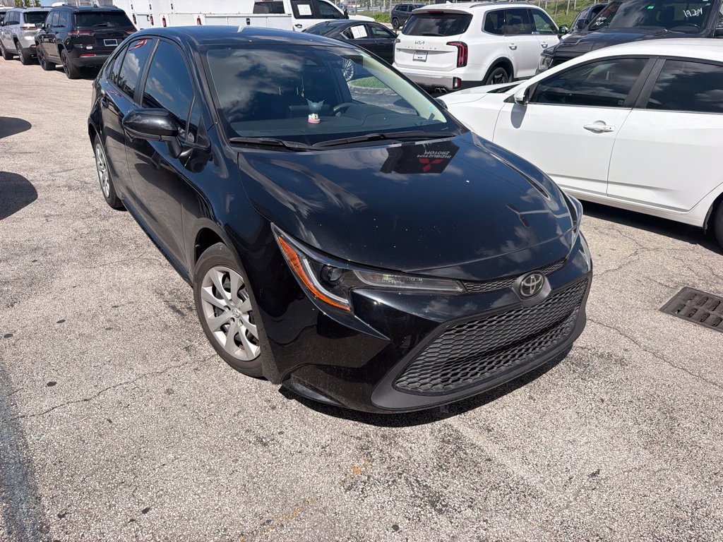 Used 2022 Toyota Corolla LE FWD image 3