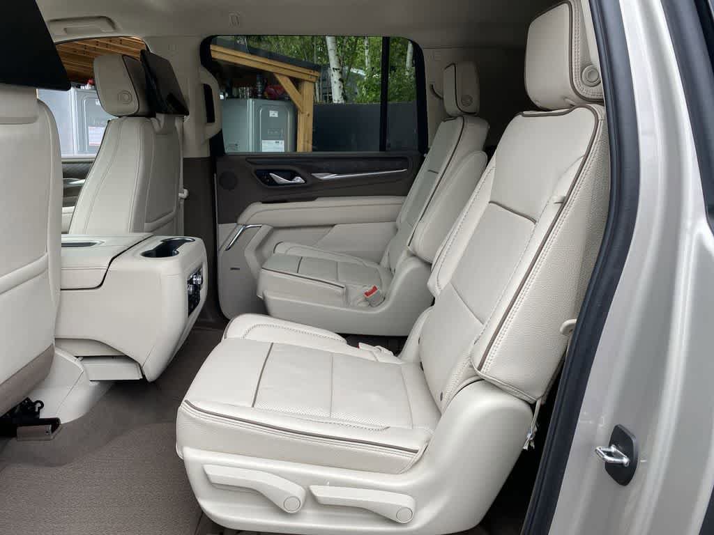 Used 2024 GMC Yukon XL Denali w/ Advanced Technology Package AWD/4WD image 16