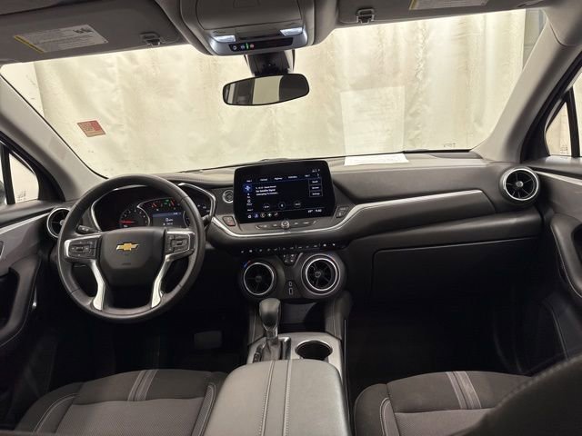 Used 2025 Chevrolet Blazer LT FWD image 14