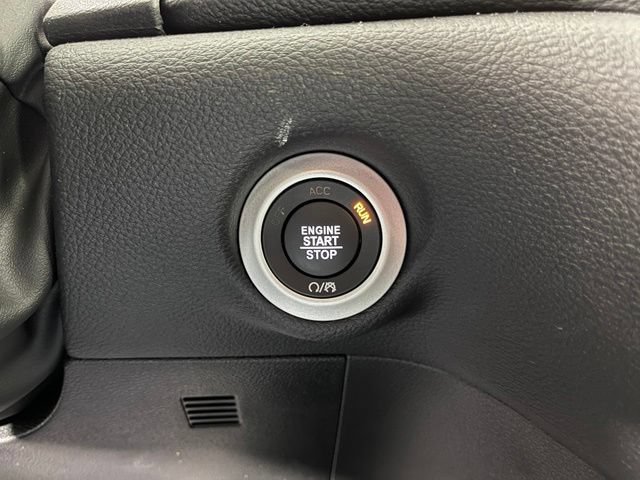 Used 2026 Chrysler Pacifica Select FWD image 24