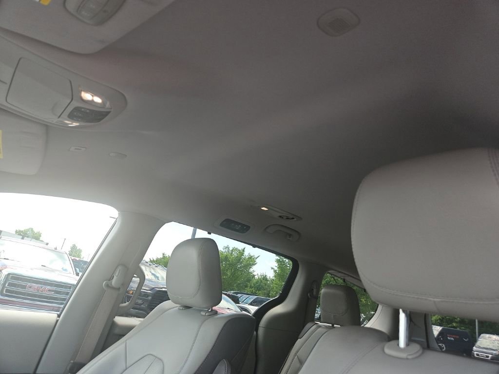Used 2018 Chrysler Pacifica Touring-L Plus FWD image 15