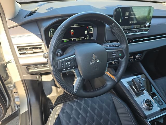 Used 2023 Mitsubishi Outlander 4WD Plug-In Hybrid image 17