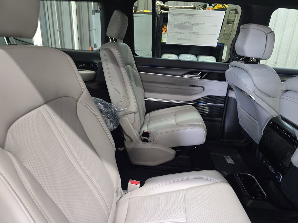 New 2026 Jeep Grand Wagoneer Summit AWD/4WD image 11