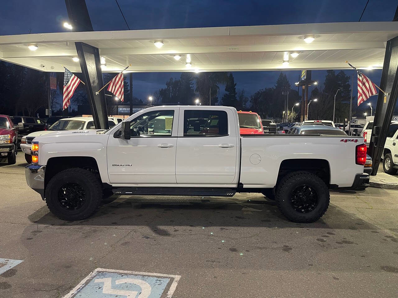 Used 2019 Chevrolet Silverado 2500 LT AWD/4WD image 5
