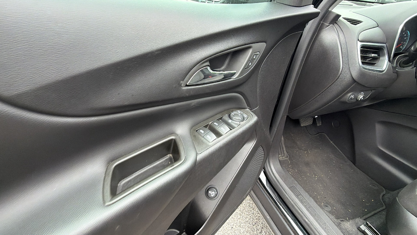 Used 2024 Chevrolet Equinox LT AWD/4WD image 15