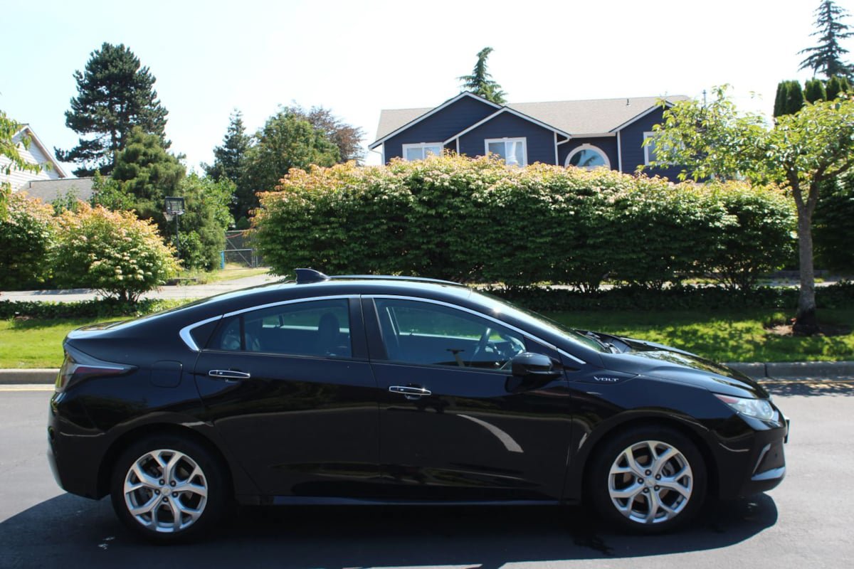 Used 2017 Chevrolet Volt Premier FWD image 8