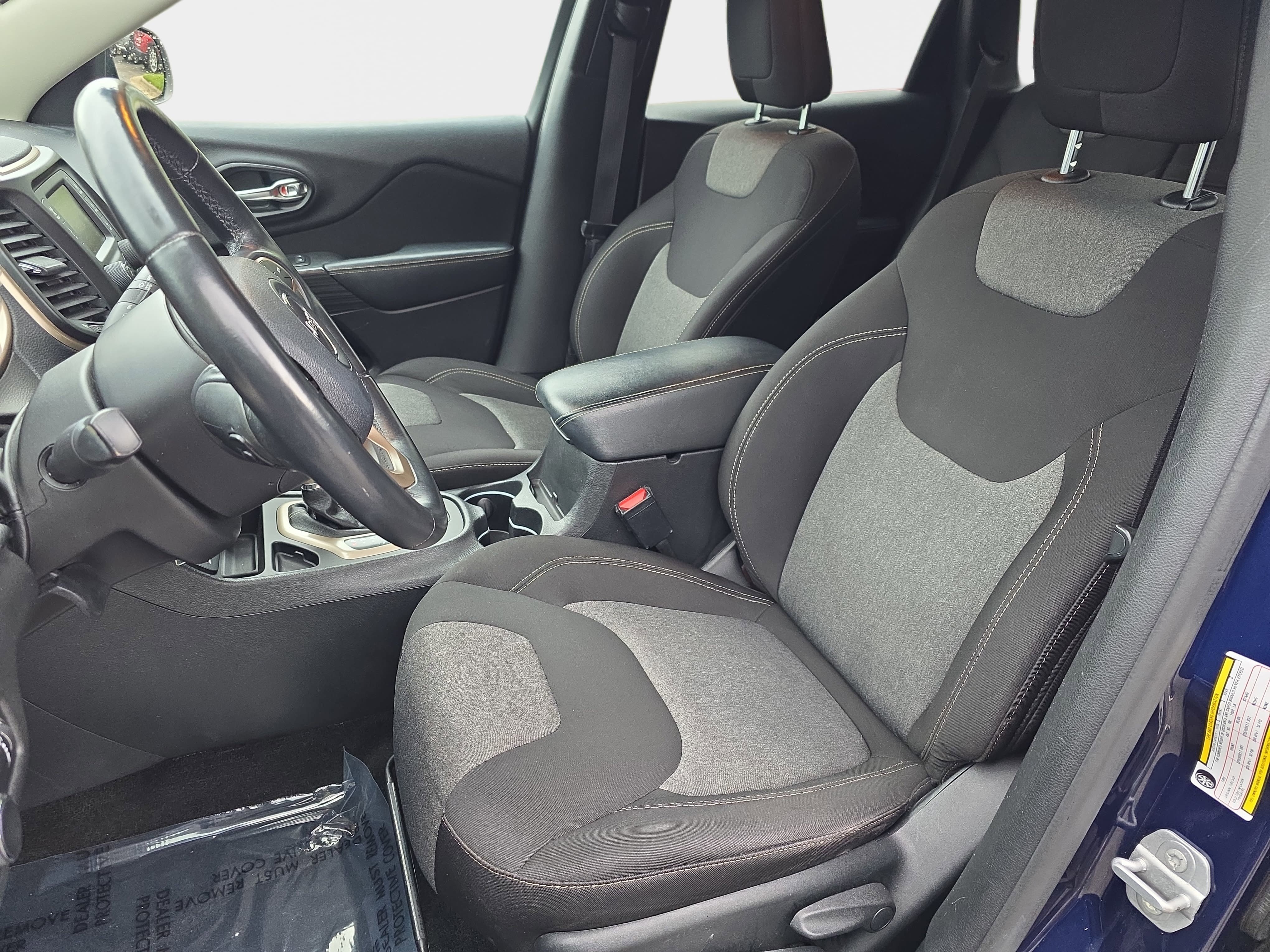 Used 2015 Jeep Cherokee Sport FWD image 12