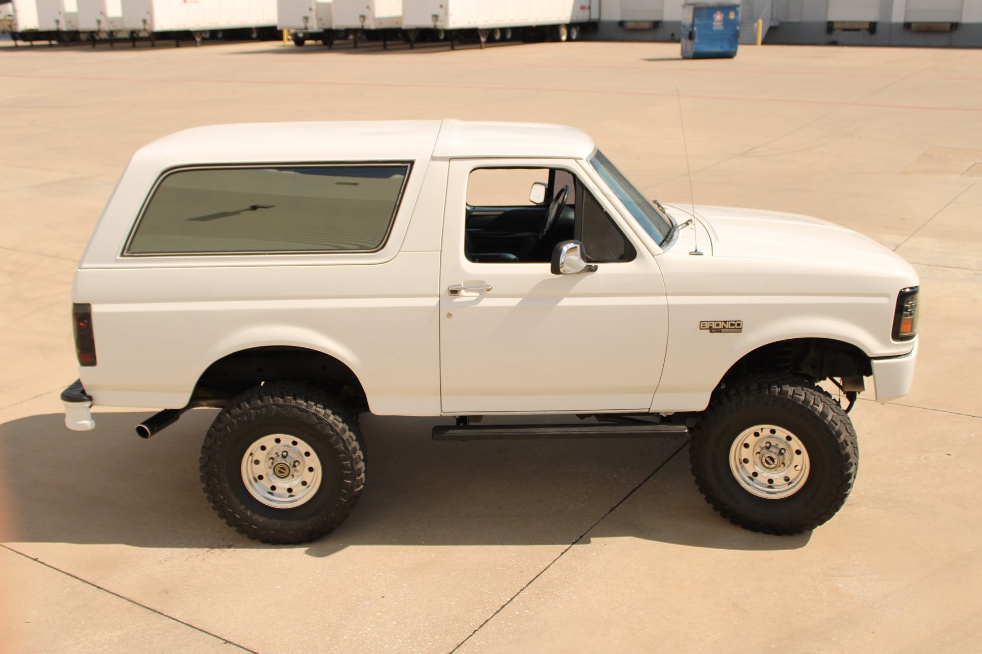 Used 1993 Ford Bronco XLT AWD/4WD image 17