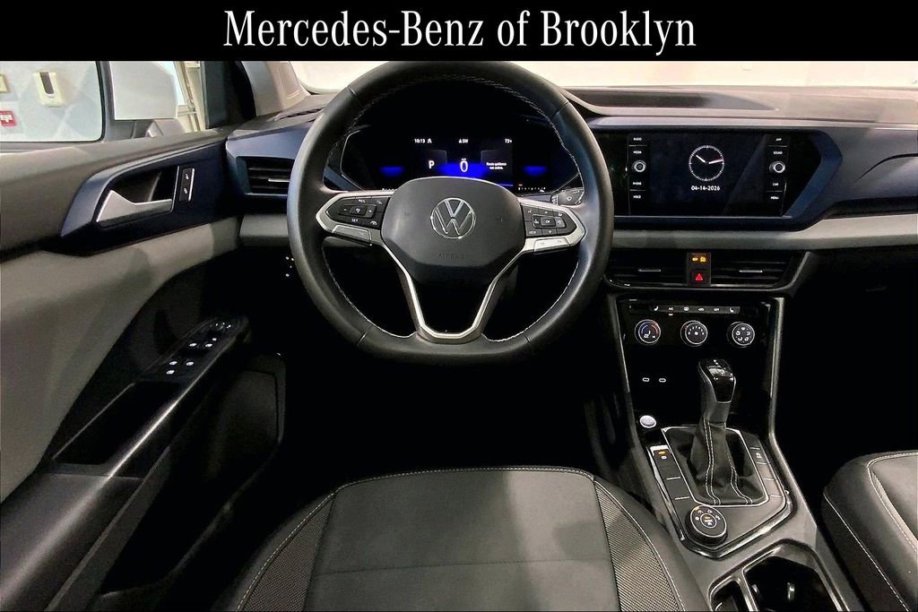 Used 2023 Volkswagen Taos SE w/ Panoramic Sunroof Package AWD/4WD image 5