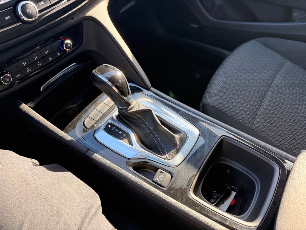 Used 2018 Buick Regal Preferred w/ Sights and Sounds Package FWD image 17