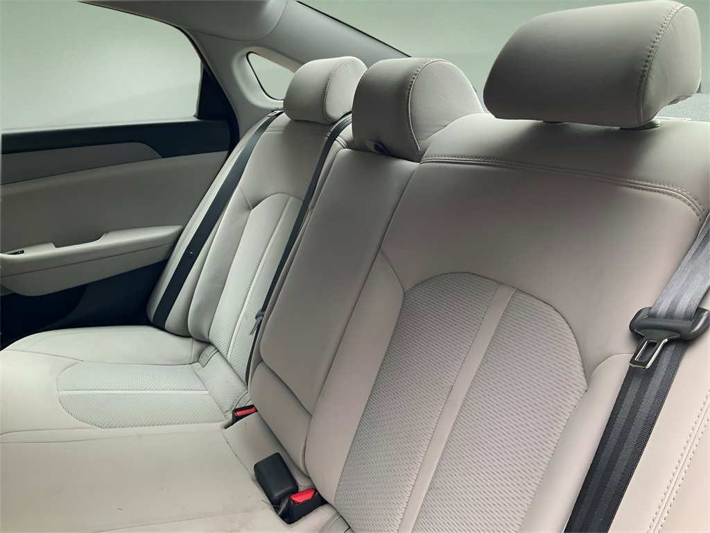 Used 2017 Hyundai Sonata SE w/ Cargo Package image 13