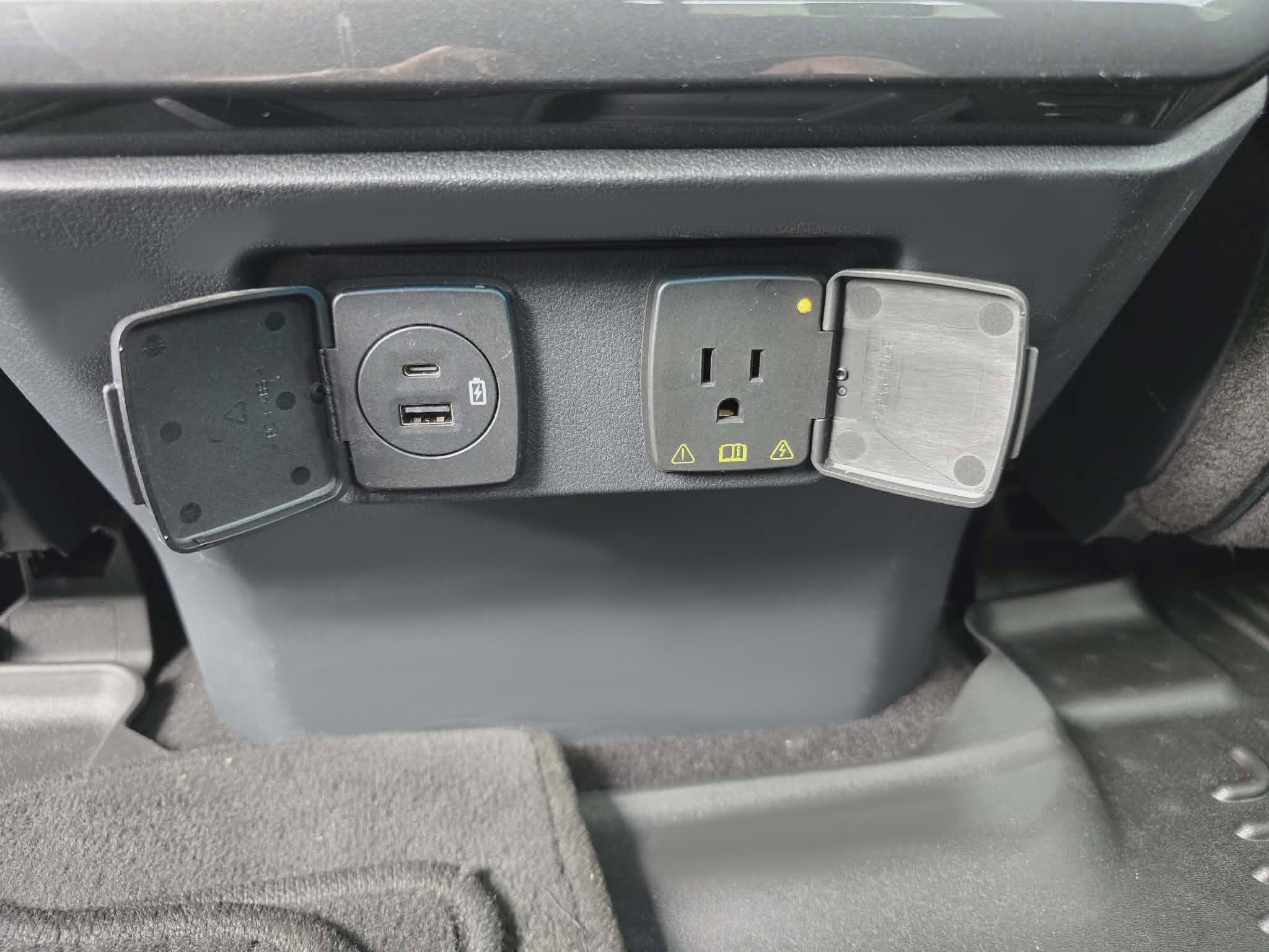 Used 2022 Ford F150 XLT w/ Equipment Group 302A High image 13