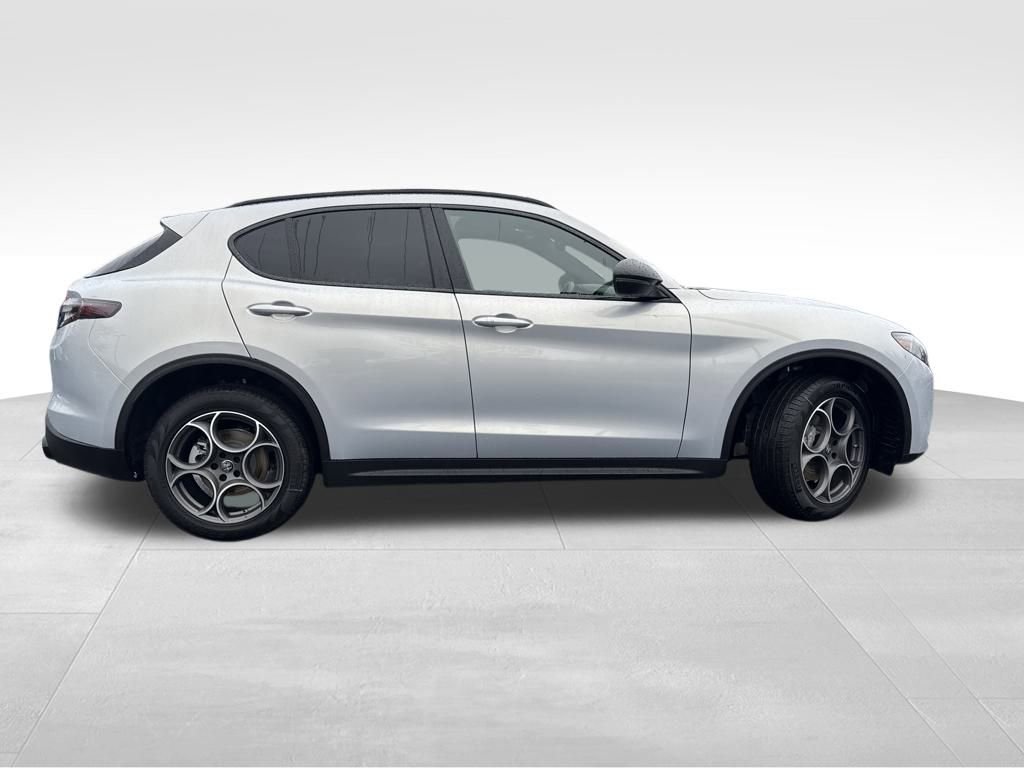 New 2025 Alfa Romeo Stelvio Sprint image 8