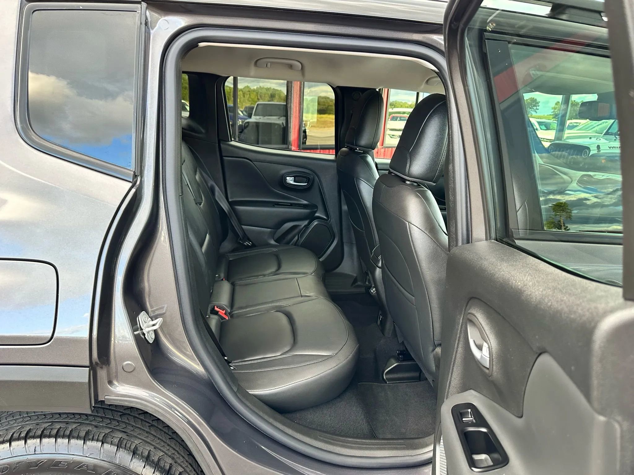 Used 2020 Jeep Renegade Limited image 12