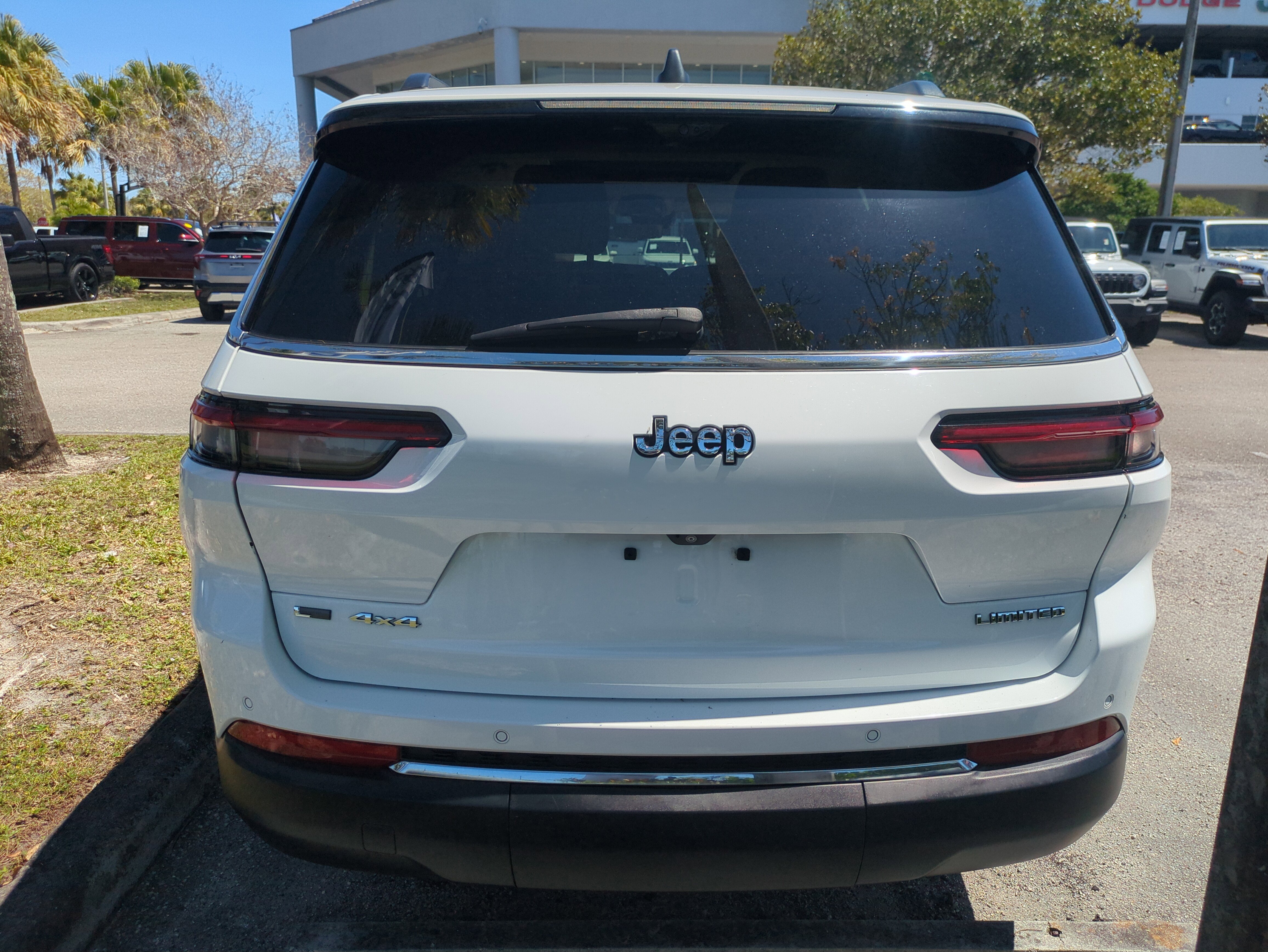 Certified 2021 Jeep Grand Cherokee L Limited w/ Luxury Tech Group II image 6