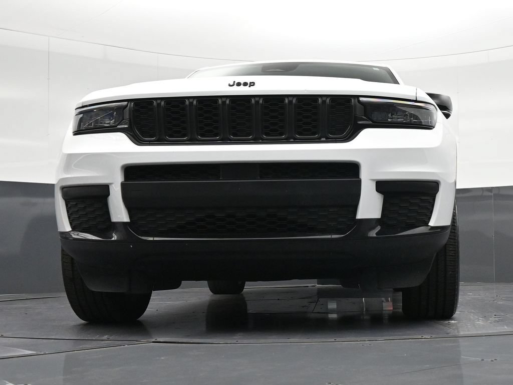 Used 2023 Jeep Grand Cherokee L Laredo RWD image 32