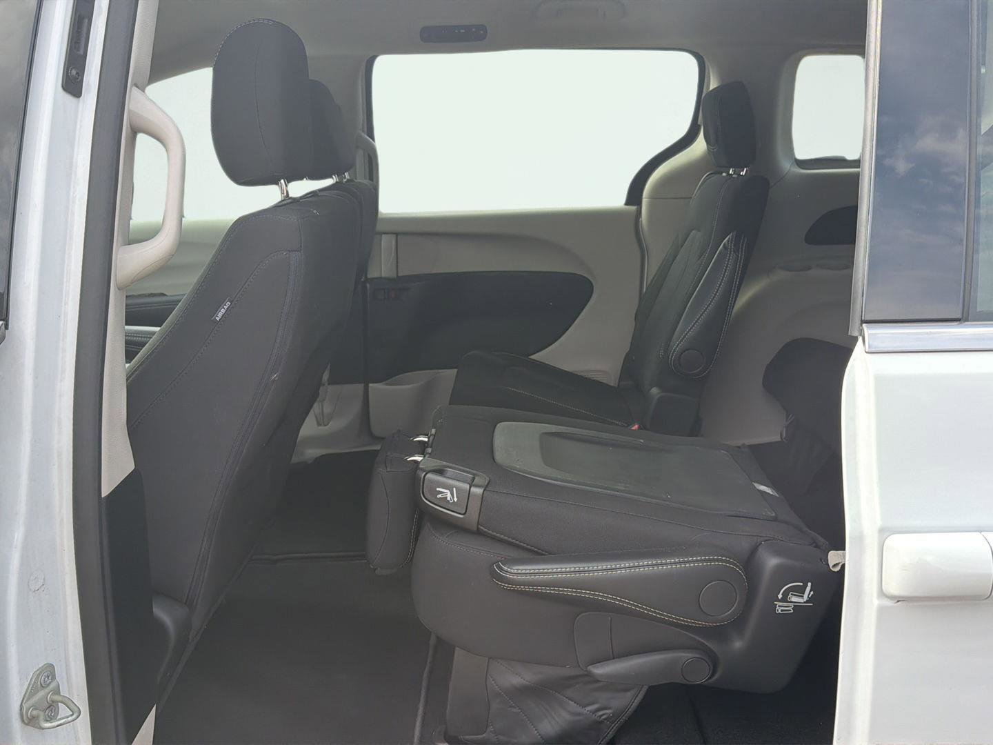 Used 2024 Chrysler Voyager LX FWD image 26