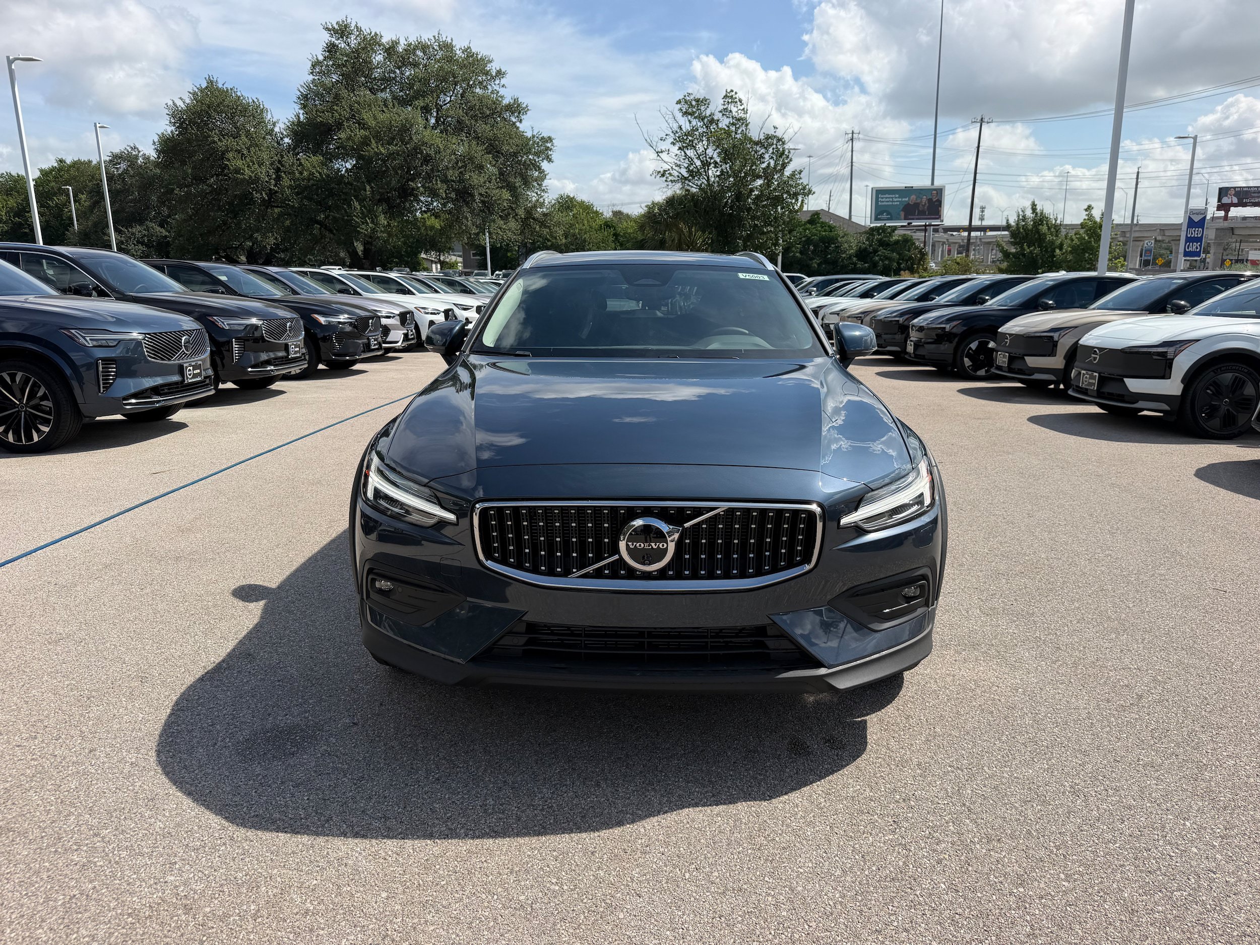New 2026 Volvo V60 B5 Cross Country Plus w/ Climate Package AWD/4WD image 5
