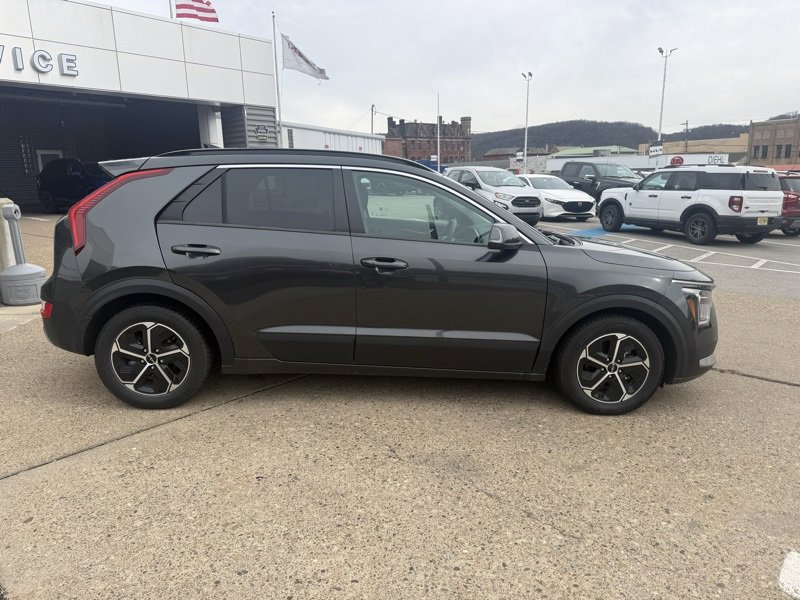 Used 2023 Kia Niro EX w/ EX Cold Weather Package image 6