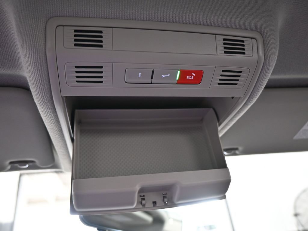 Used 2023 Volkswagen Tiguan SE image 29