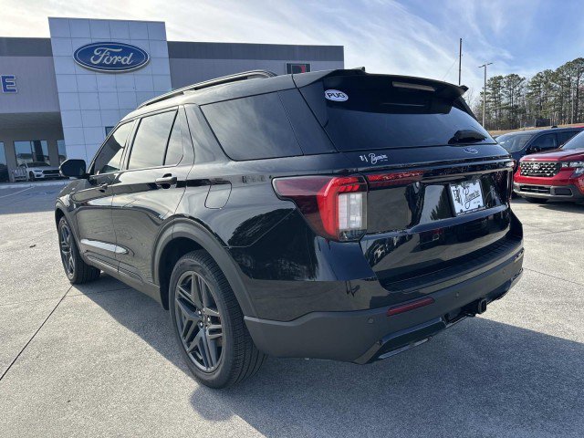 New 2026 Ford Explorer ST-Line w/ ST-Line Street Pack RWD image 5