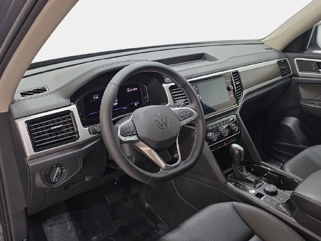 Used 2023 Volkswagen Atlas SE w/ Black Wheel Package AWD/4WD image 16