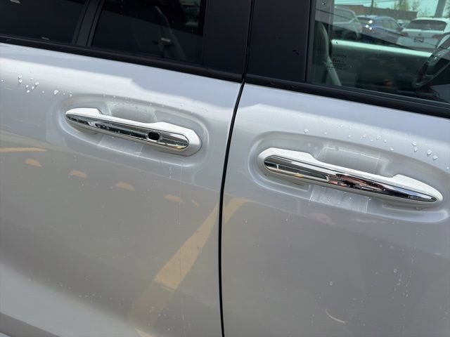 Used 2025 Toyota Sienna XLE AWD/4WD image 24