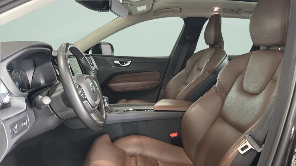 Used 2019 Volvo XC60 T6 Momentum w/ Advanced Package AWD/4WD image 10