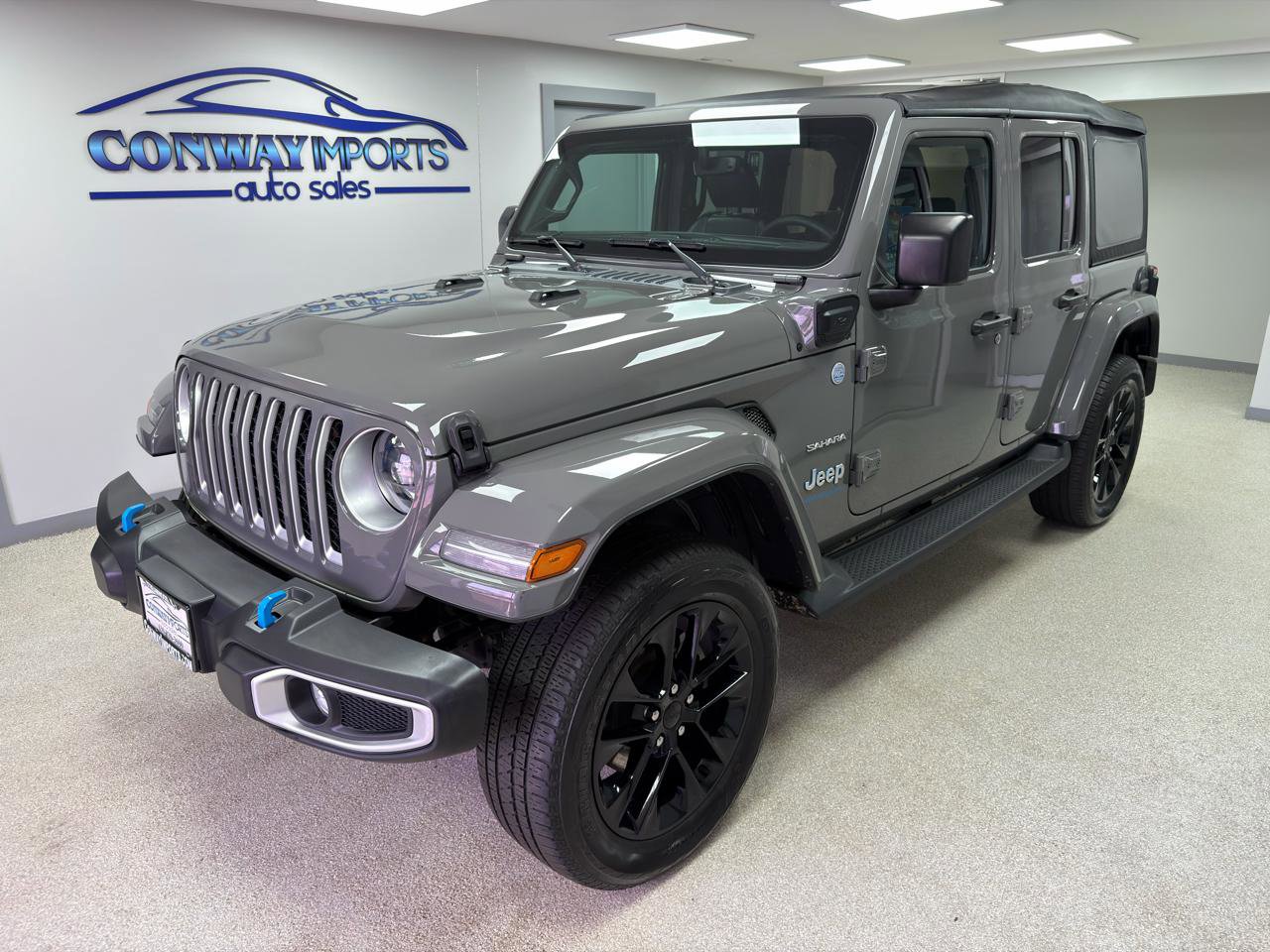 Used 2023 Jeep Wrangler Sahara AWD/4WD image 2