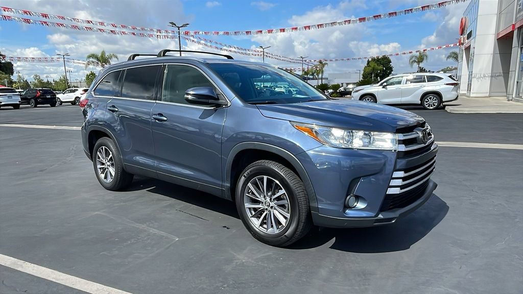 Used 2019 Toyota Highlander XLE w/ Carpet Mat Package (TMS) FWD image 35