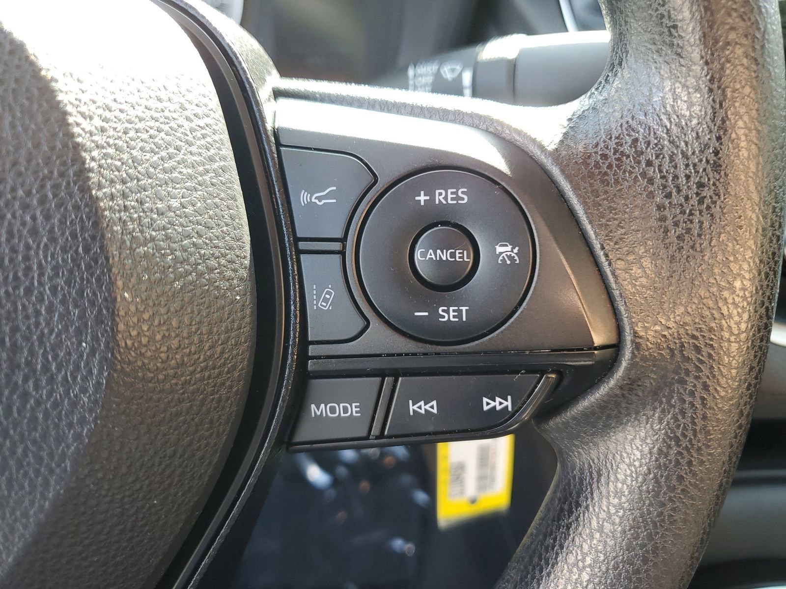 Used 2021 Toyota Corolla LE w/ Carpet Mat Package (TMS) image 28