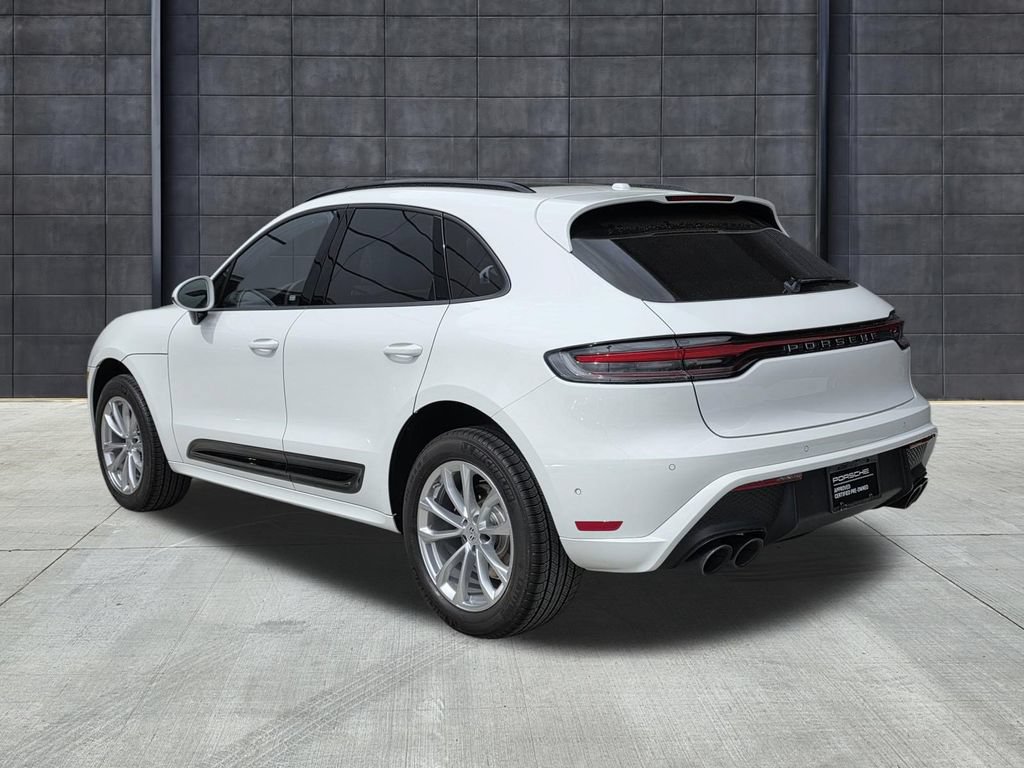 Certified 2025 Porsche Macan AWD/4WD image 3