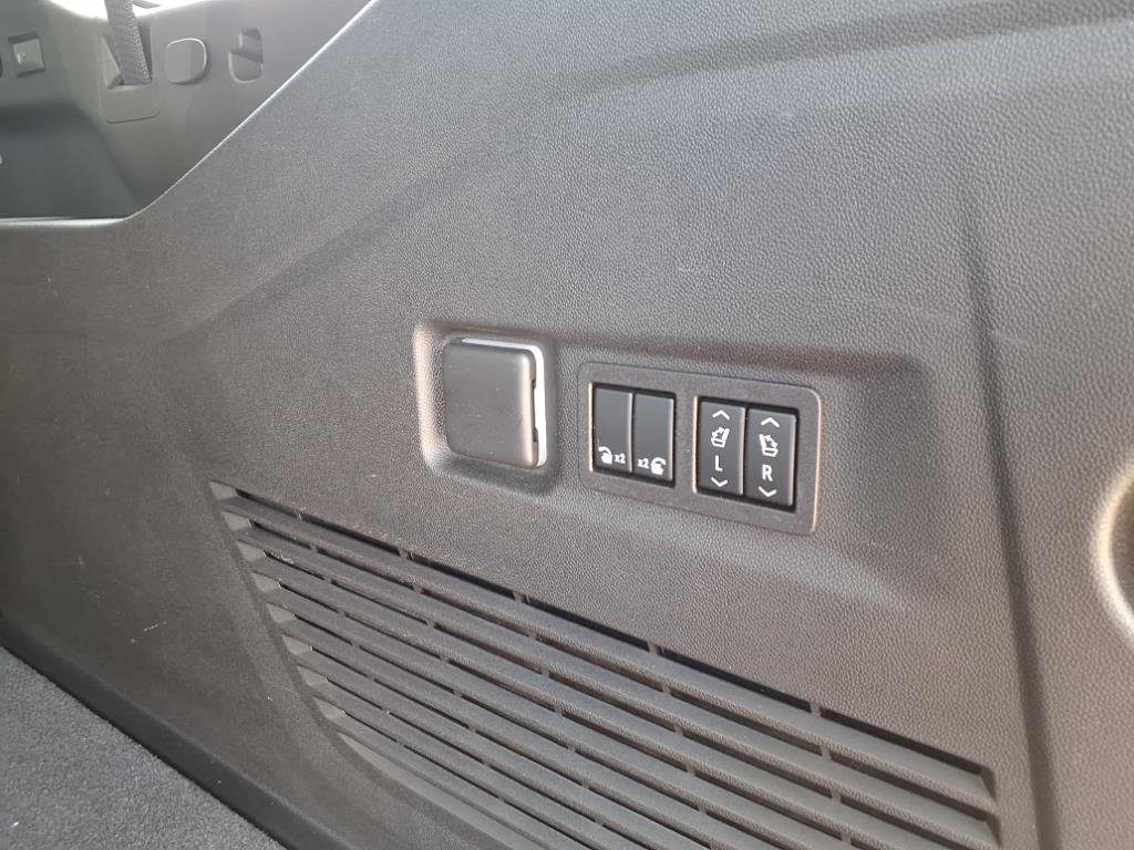 Certified 2023 GMC Yukon XL Denali Ultimate image 5