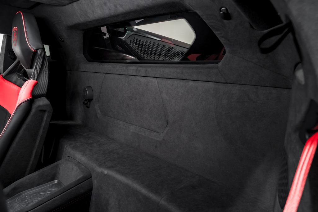 Used 2025 Lamborghini Revuelto image 30