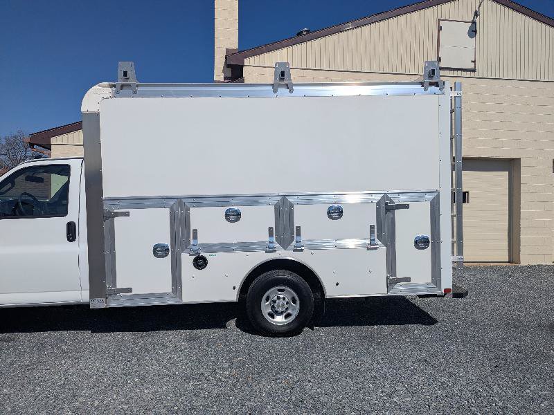 Used 2025 Chevrolet Express 3500 w/ Power Convenience Package RWD image 3