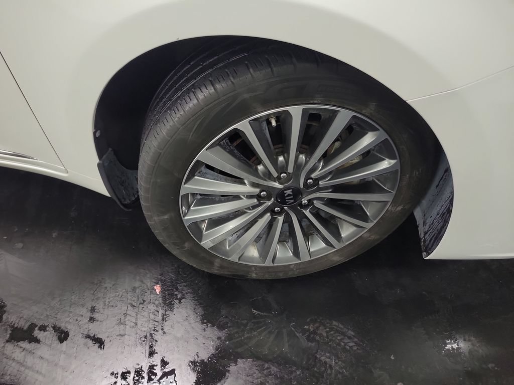 Used 2017 Kia Cadenza Technology FWD image 11