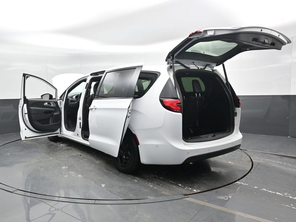 Used 2024 Chrysler Pacifica Limited FWD image 55