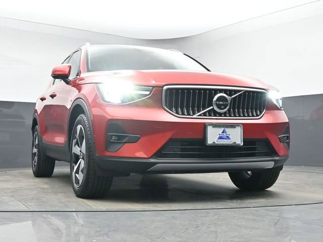 Used 2023 Volvo XC40 B4 Plus w/ Driver Assist Package FWD image 37
