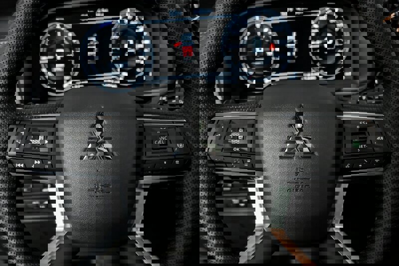 New 2025 Mitsubishi Outlander SEL Black Edition image 21