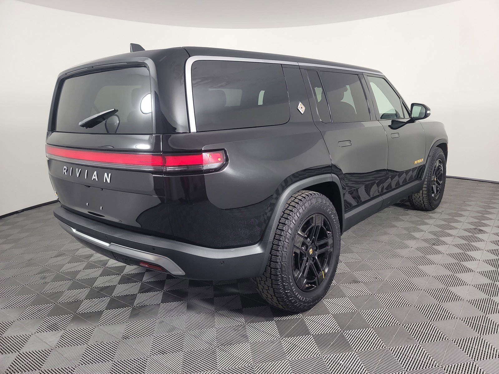Used 2022 Rivian R1S Launch Edition image 5