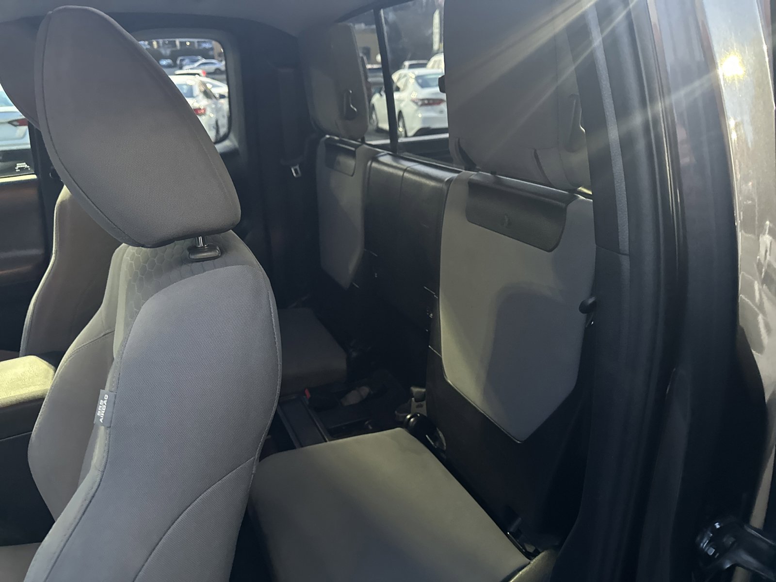 Used 2018 Toyota Tacoma SR5 w/ SR5 Appearance Package (SM) AWD/4WD image 21