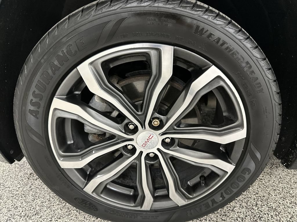 Used 2018 GMC Terrain Denali w/ Advanced Safety Package AWD/4WD image 18