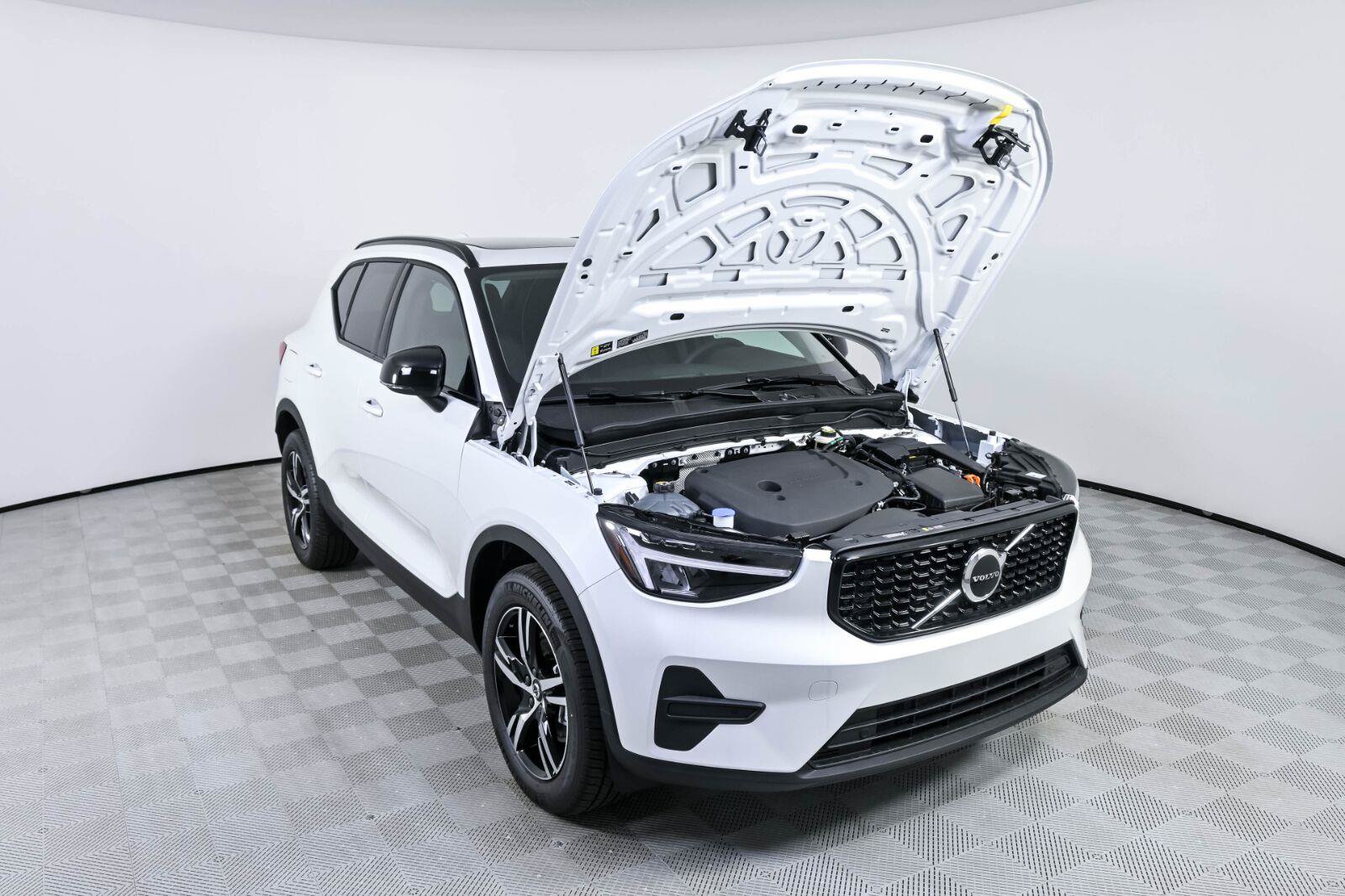 New 2026 Volvo XC40 B5 Core w/ Protection Package Premier AWD/4WD image 32