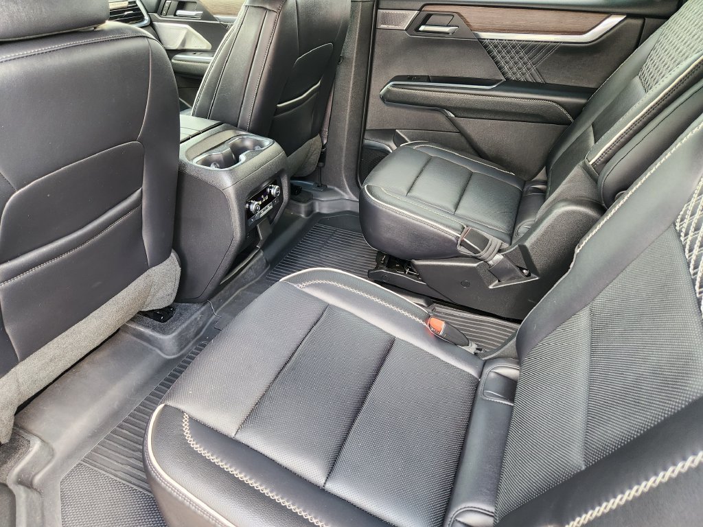 Used 2025 GMC Acadia Denali AWD/4WD image 29