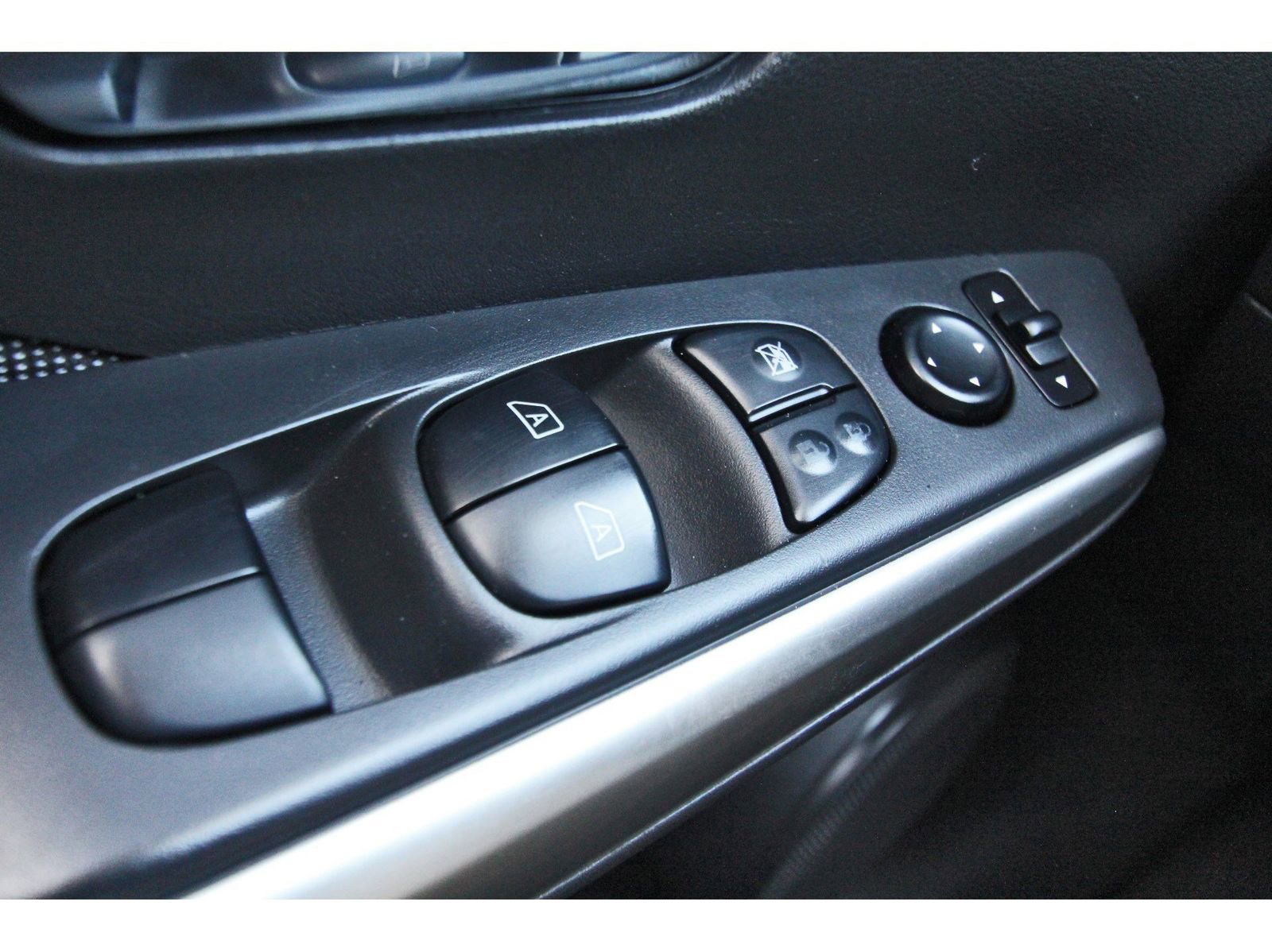 Used 2019 Nissan Kicks SV image 20