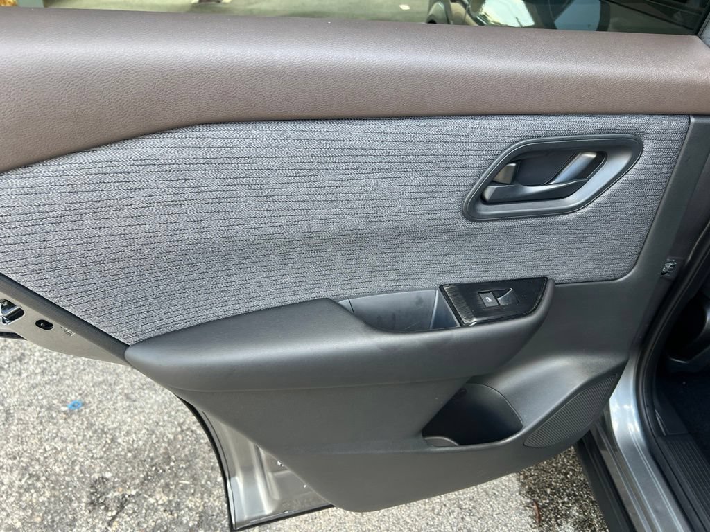 Certified 2023 Nissan Rogue S AWD/4WD image 10