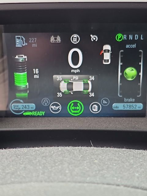 Used 2013 Chevrolet Volt w/ Enhanced Safety Package 2 FWD image 20