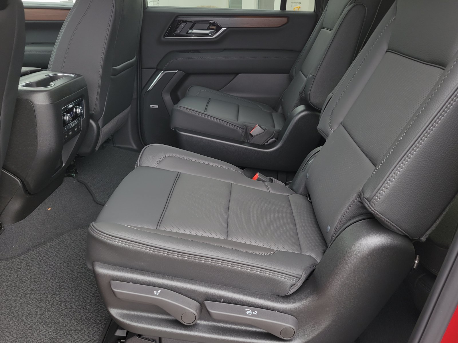New 2026 GMC Yukon XL Denali w/ Denali Reserve Package AWD/4WD image 7