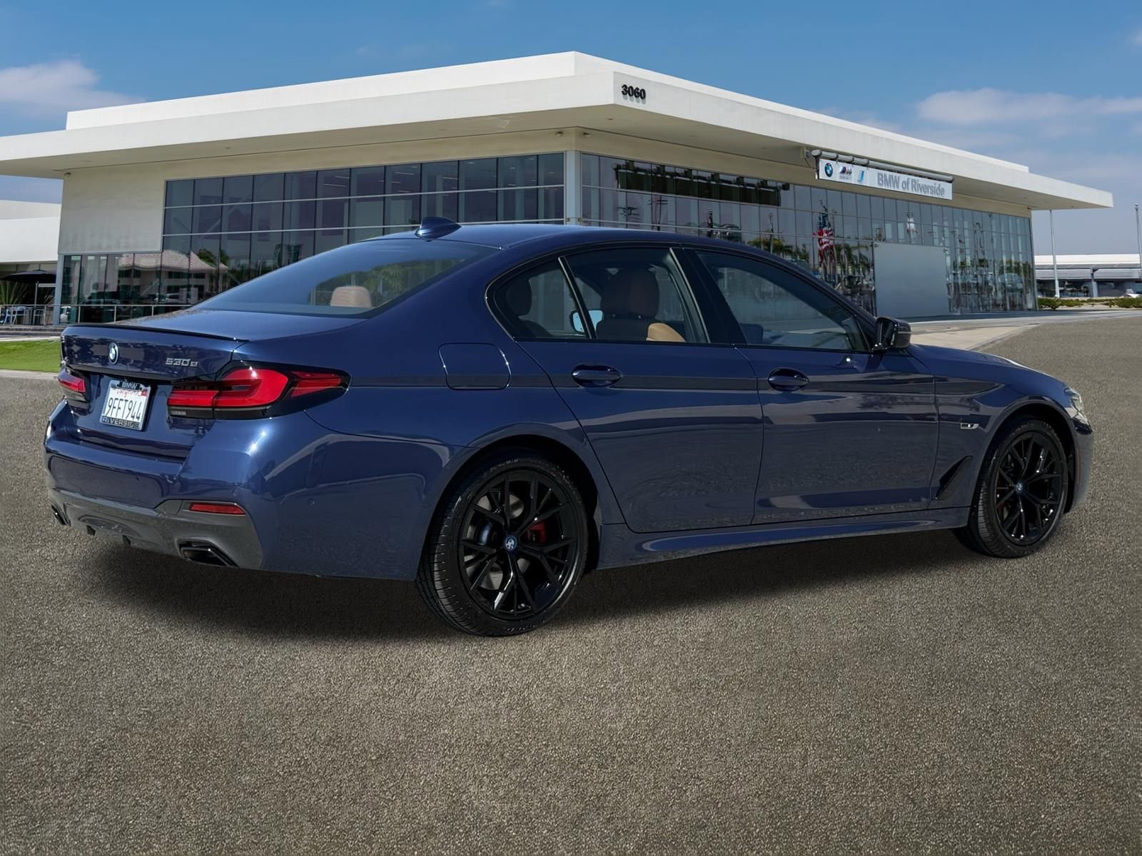 Used 2023 BMW 530e 530e iPerformance w/ M Sport Package image 10