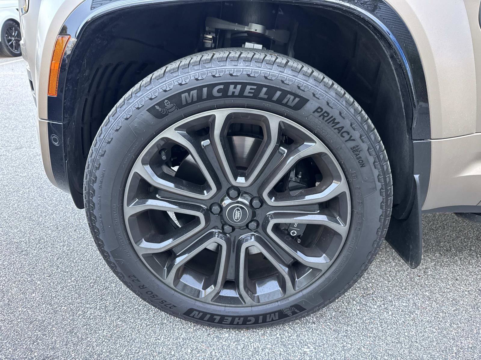 Used 2025 Land Rover Defender 110 image 10